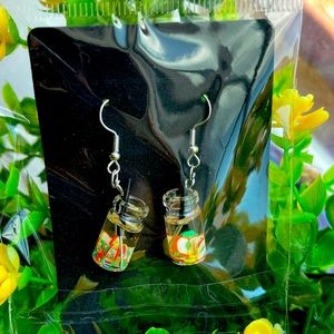 Earrings, apple drink. Super cute!